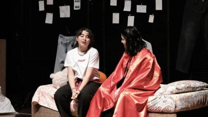 Konya’da Gençlik Sanatla Buluştu! “Perspektif” Oyunu İzleyenleri Büyüledi