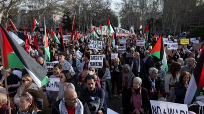 Madrid'de Binlerce Kişi Gazze'deki Soykırımı Protesto Etti