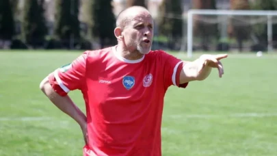 Dünyanın en yaşlı futbolcusu o! 59 yaşında ama hala oynuyor