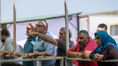 Başkentte bayram hareketliliği sürüyor: Kesimhanelerde yoğunluk, pazarlarda hareketlilik