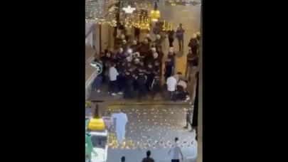 Peygamberimize büyük saygısızlık! Leman Dergisi binasına saldırı - İşte o anların videosu