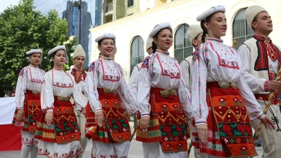 Kosova’da New Born Dans Festivali renkli görüntülerle sürüyor