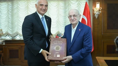 Kültür ve Turizm Bakanı Ersoy’dan İsmail Kahraman’a ziyaret