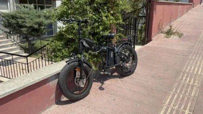 Edirne’de Korku Dolu Dakikalar: Elektrikli Bisiklet Sürerken Site Bahçesine Düştü