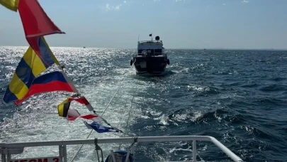Makine Arızasıyla Sürüklenen Tekne Kıyı Emniyeti Tarafından Çekildi