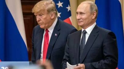 Dünya bu görüşmeyi konuşuyor: Putin ve Trump 1 saat görüştü!