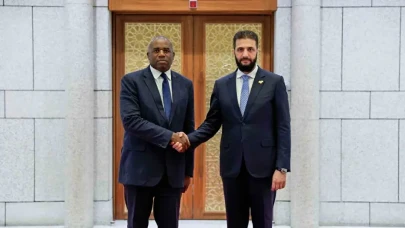 Tarihi ziyaret: Esed’siz Suriye’ye İngiltere’den sıcak temas