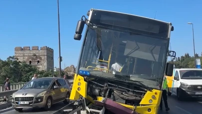 İstanbul’da trafiği felç eden anlar: İETT otobüsü havada asılı kaldı
