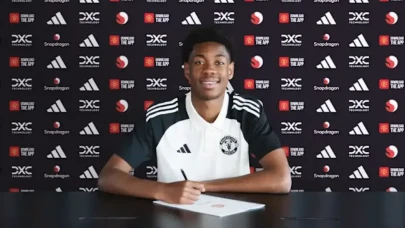 Manchester United, Enzo Kana-Biyik transferini resmileştirdi!