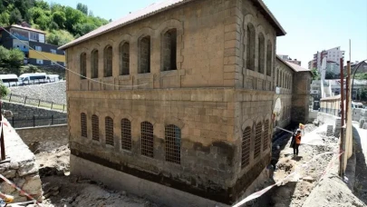 Cumhuriyet'in "İlk Mektebi" aslına uygun şekilde yenileniyor