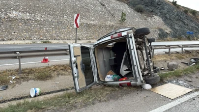 Kırıkkale’de feci kaza: Hafif ticari araç bariyere çarpıp su kanalına uçtu