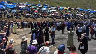 Kazıkbeli Yaylası Şenliklerle Canlandı: Binlerce Kişi Horonla Buluştu