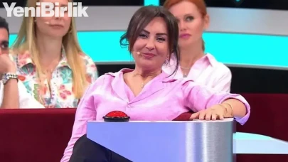 Esra Harmanda Kimdir? Sunucu, Oyuncu, Gazeteci: Harmanda’nın Çok Yönlü Kariyeri