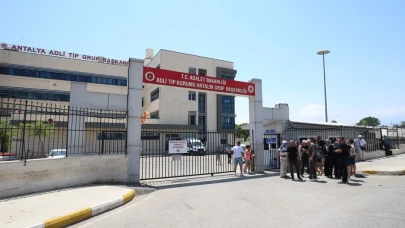 Antalya’da aynı kavşakta üçüncü can kaybı! Bu kez bir genç hayatını kaybetti