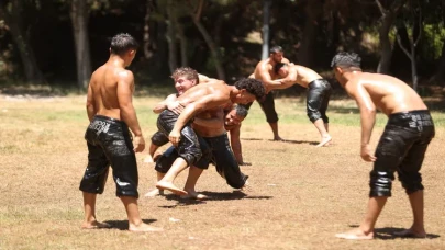 Deve güreşinden yağlı güreşe: Aydınlı güreşseverler Kırkpınar heyecanına ortak oldu