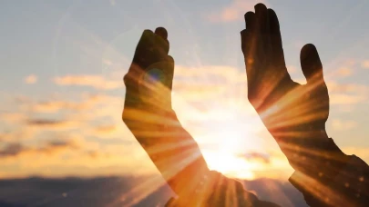 Sevdiğine kavuşmak için hangi dua okunur? Aşkın kapısını açan dua