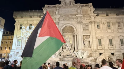 Roma’nın sessiz çığlığı: Trevi Çeşmesi Gazze için karardı