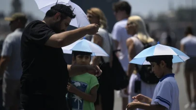 Şehrin gölgesinde hayat: İstanbul'da 39 derecelik günde kim nerede serinledi?