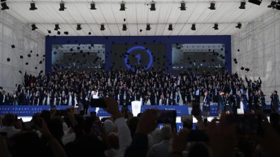 Medipol’de mezuniyet gururu: İlber Ortaylı’dan vizyon, Emre Eren’den ilham