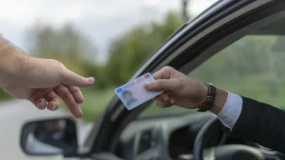 Ehliyetini Yenileyeceklere Şok: 15 TL Sandığınız Fiyat Tamamen Farklı Çıktı!