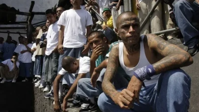 Zenginler Lüks İçinde, Fakirler Nefes Alamıyor: Aynı Cezaevinde İki Farklı Dünyayı Yakından Görün