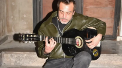 Rıza Tamer’den sert çıkış: “Türk lirası geçmeyen ülkede şarkı söylemem!”