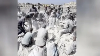 Gazze’de Açlık Giderek Derinleşiyor: Un Tozu İçinde Hayatta Kalma Mücadelesi