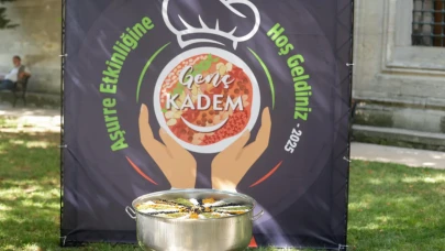 Genç KADEM gönüllülerinden aşure ikramı: Şehzade Camii’nde yoğun ilgi!