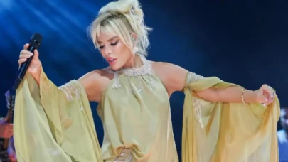 Ajda Pekkan’ın mimik tartışması: Sahnedeki donukluk sosyal medyayı ikiye böldü