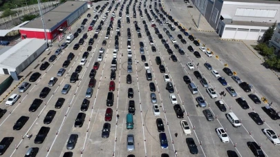 Bir yıl beklediler, o an geldi: Türk bayrağını görünce ağladılar!