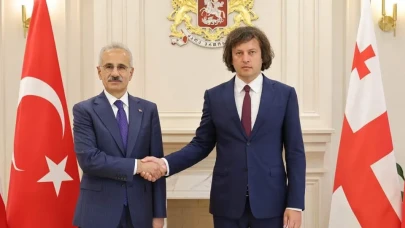Ulaştırma ve Altyapı Bakanı Uraloğlu, Gürcistan Başbakanı Kobakhidze ile görüştü