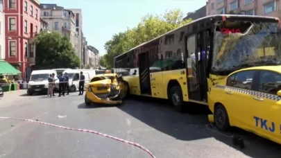 Beyoğlu'nda 9 araç birbirine Girdi: İETT otobüsü de kazaya karıştı!