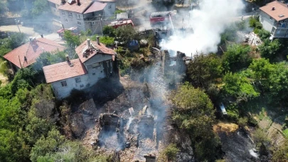 Antalya Akseki’de alev alarmı: Üç ev küle döndü, yangın yerleşim alanına sıçradı