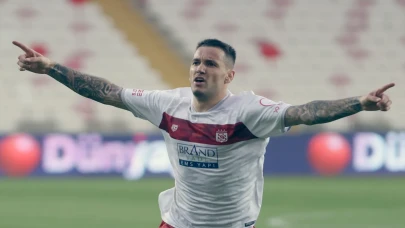 Sivasspor'un golcüsü Rey Manaj'a körfez talibi!