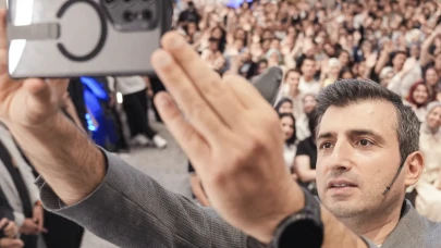 Selçuk Bayraktar’dan gençlere tarihi çağrı: “Yıkılan dünyayı siz inşa edeceksiniz!”