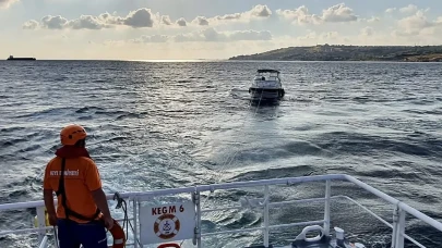 Beylikdüzü Açıklarında Arıza Yapan Tekne Kıyı Emniyeti Tarafından Kurtarıldı