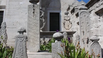 Osmanlı mezar taşlarının derin sessizliği