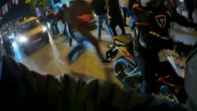 Bağcılar’da Trafikte Şiddet: Motosikletli Kaskla Otomobil Camını Parçaladı