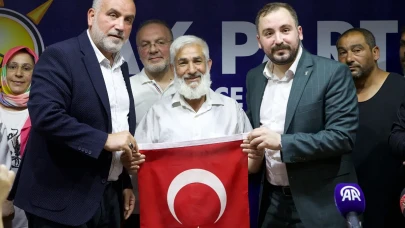 Samsun’da “Terörsüz Türkiye” rüzgarı: Vatandaşlara bayrak dağıtıldı