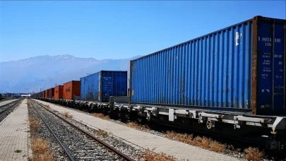 Çin’den Yola Çıkan İki Yük Treni Türkiye Üzerinden Avrupa’ya Geçiyor