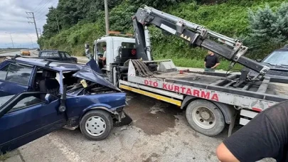 Rize'de Otomobil ile Pikap Çarpıştı: 6 Kişi Yaralandı
