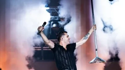 Emir Can İğrek’ten göz dolduran dönüş! 6 yıl sonra ilk kez memleketinde sahne aldı