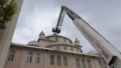 İznik’te Cami Kubbesinde Mahsur Kalan Leylek Üçüncü Denemede Kurtarıldı