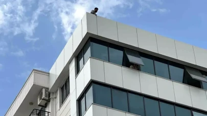 8 katlı binanın tepesine çıktı şehir nefesini tuttu: Adıyaman’da kriz anları