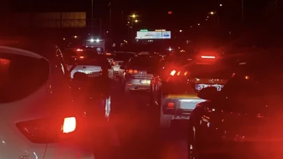 İstanbul trafiği yine kilitlendi: Adnan Menderes Bulvarı'nda kaza alarmı