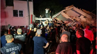 Sındırgı Depremi Kamerada! “Baba Tekrar Geliyor” Sözleri Türkiye’yi Hüzne Boğdu