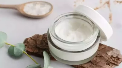 Balmumu ve zeytinyağıyla evde el kremi yapımı