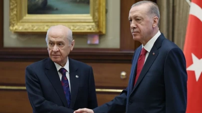 Bahçeli’den AK Parti’ye anlamlı çelenk