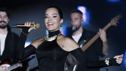 Hakkari sokakları şarkılarla yankılandı: Bengü konseri unutulmaz anlara sahne oldu