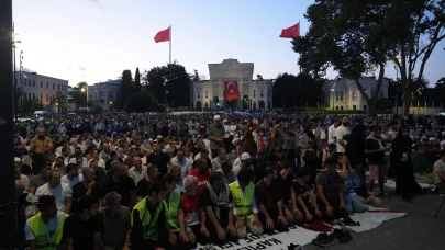 İstanbul’da “Gazze’ye Umut Işığı Ol” Yürüyüşü: On Binler İsrail Saldırılarına Karşı Tek Yürek